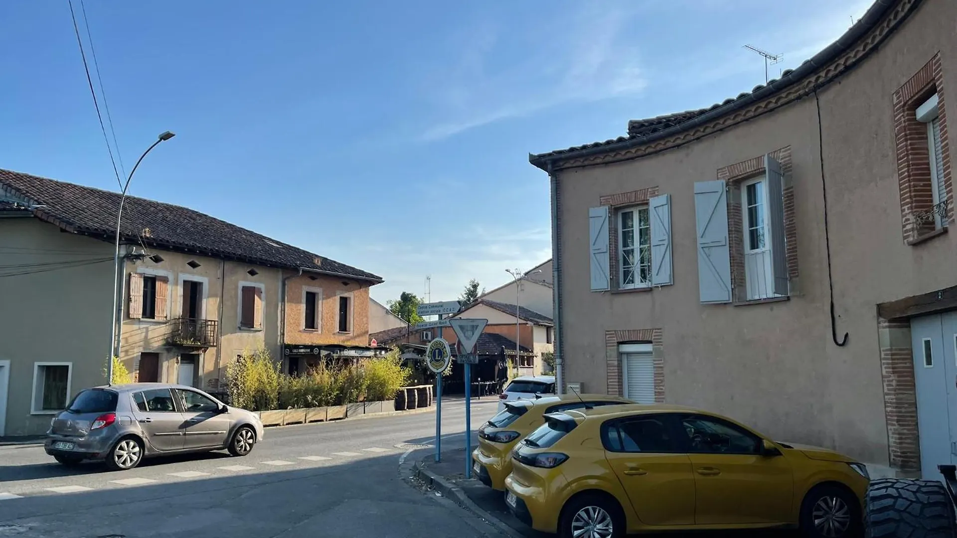Le Pont Saint Roch Logement Lumineux Avec Garage 라보르 프랑스