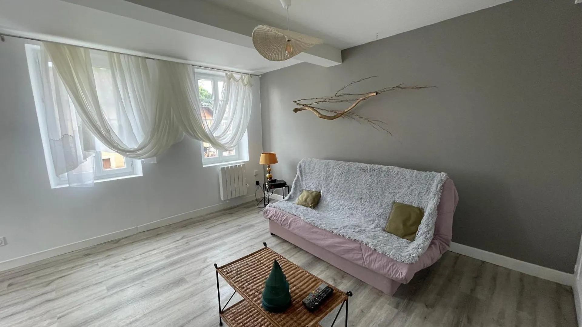 Le Pont Saint Roch Logement Lumineux Avec Garage 라보르